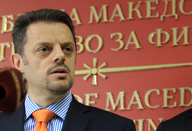 Ставрески: Граѓаните да ја искористат шансата за откуп на дворните места