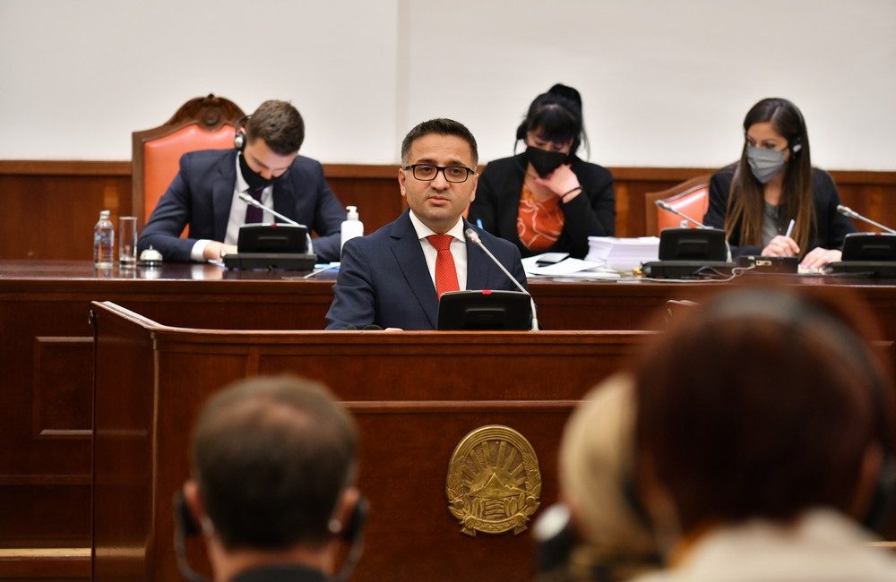 Награда за медицинските лица, средства за вакцини и државната гарантна шема обезбедени со прераспределба во Буџетот