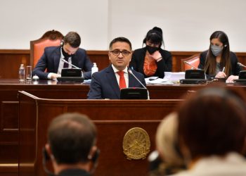 Награда за медицинските лица, средства за вакцини и државната гарантна шема обезбедени со прераспределба во Буџетот